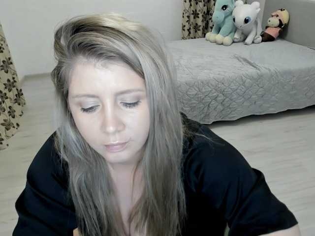 Sarrah8's BongaCams show and profile