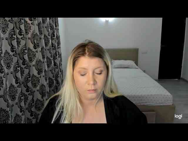 Sarrah8 Live Webcam on BongaCams