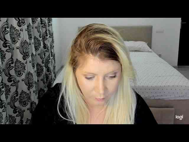 Sarrah8 Live Webcam on BongaCams