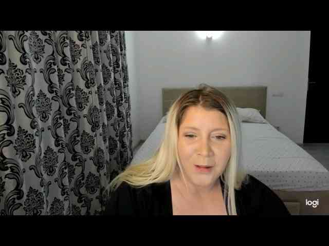 Sarrah8 Live Webcam on BongaCams