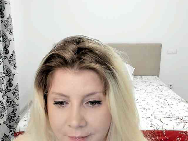 Sarrah8 Live Webcam on BongaCams