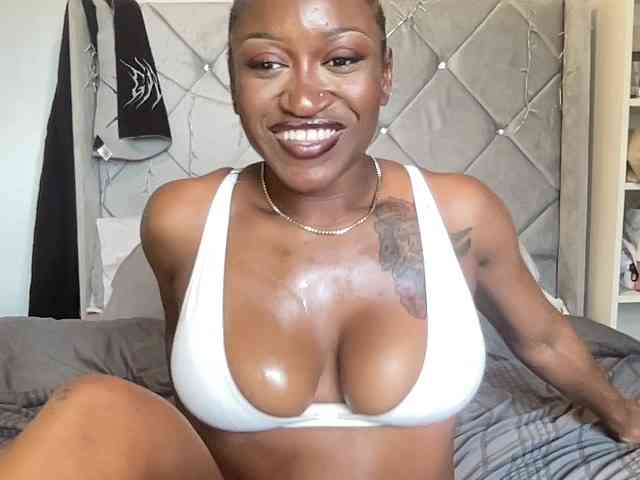 CocoTooFine24 webcam