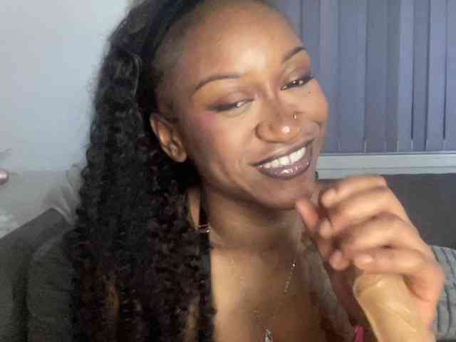 CocoTooFine24 webcam