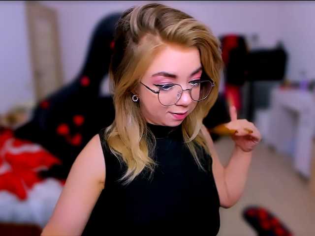 BabyNicole's BongaCams show and profile