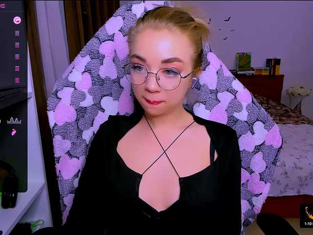 BabyNicole's BongaCams show and profile