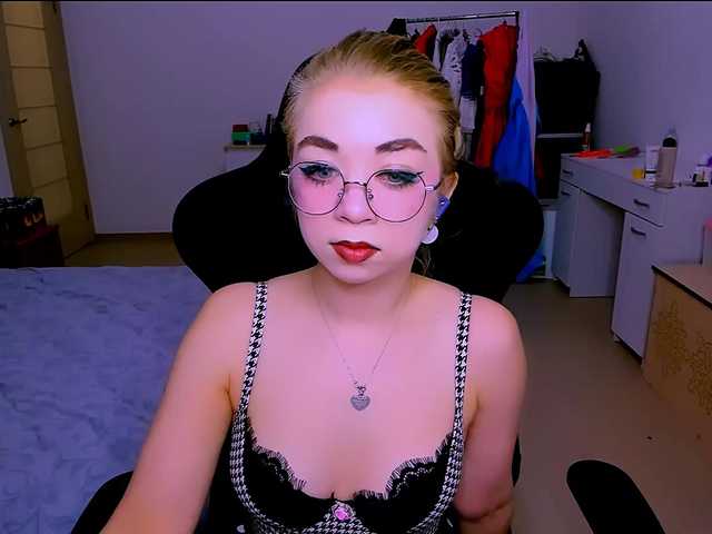 BabyNicole's BongaCams show and profile