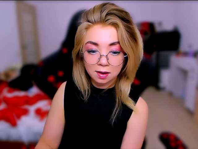 BabyNicole's BongaCams show and profile