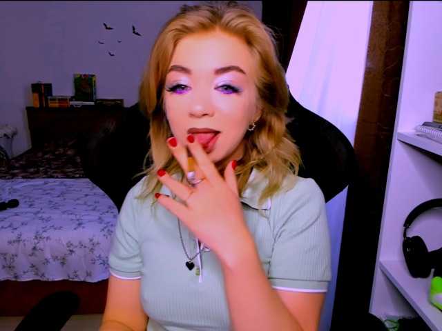 BabyNicole's BongaCams show and profile