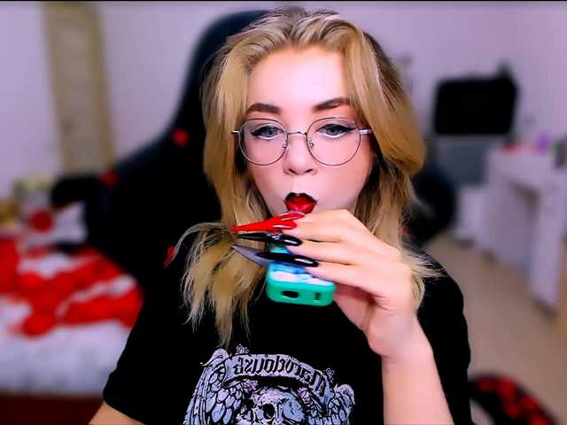 BabyNicole's BongaCams show and profile