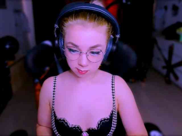 BabyNicole webcam