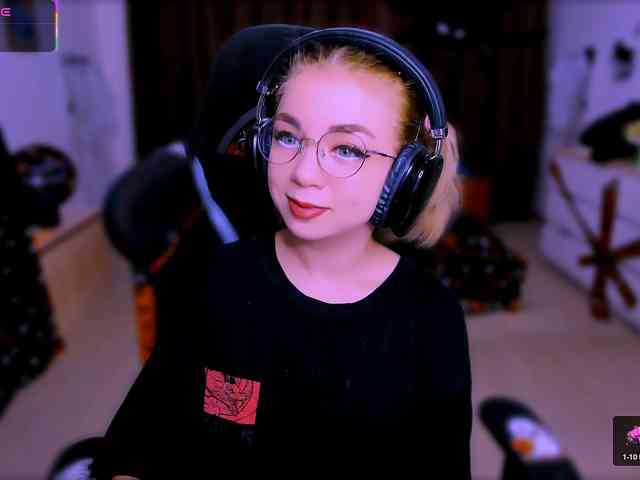 BabyNicole webcam