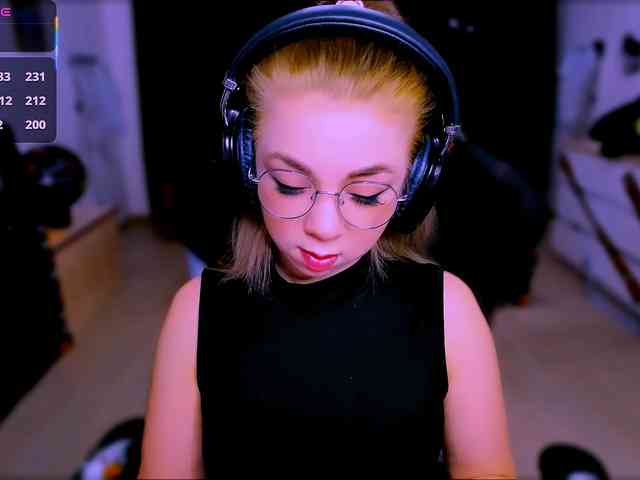 BabyNicole webcam