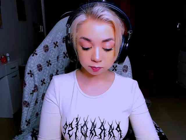 BabyNicole webcam