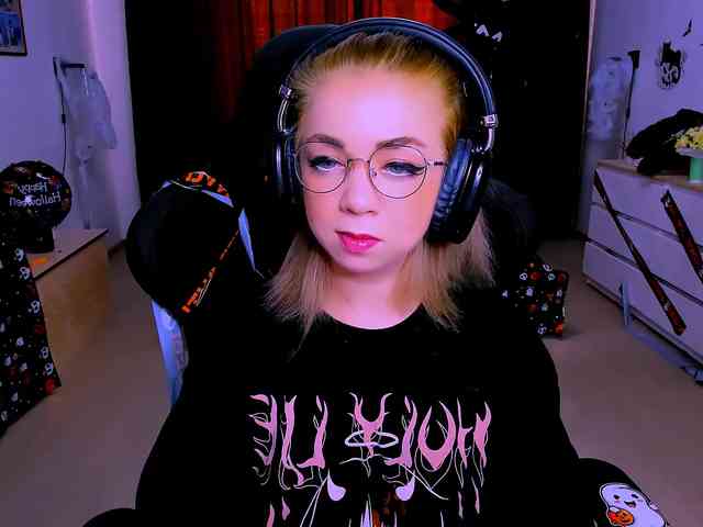 BabyNicole webcam