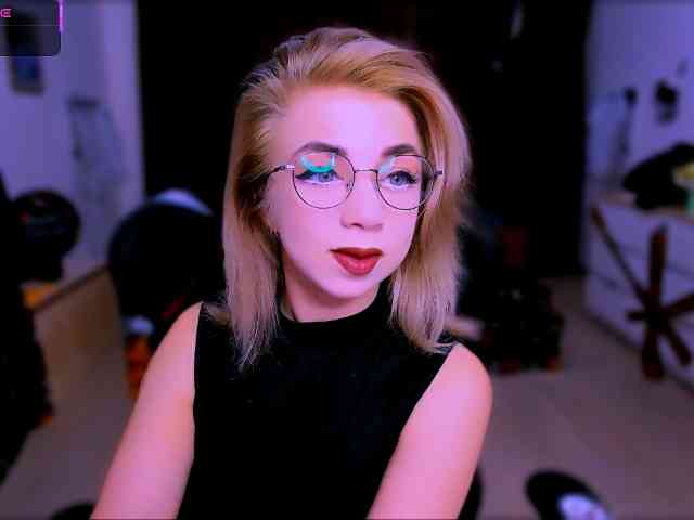 BabyNicole webcam