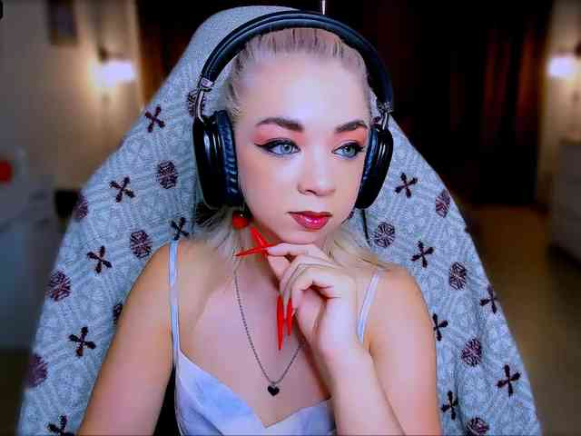BabyNicole webcam