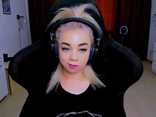 BabyNicole webcam