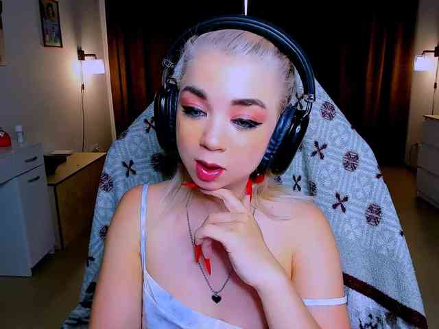 BabyNicole webcam