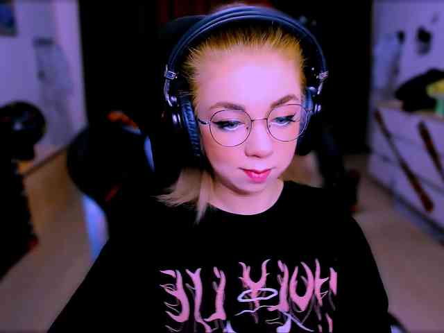 BabyNicole webcam