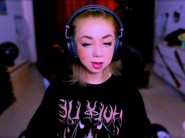 BabyNicole webcam