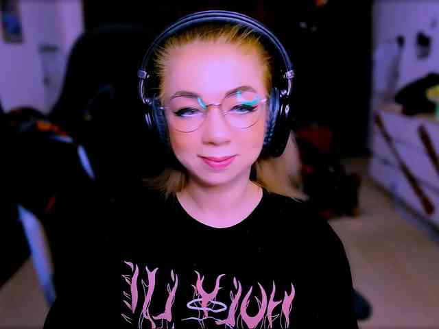 BabyNicole webcam
