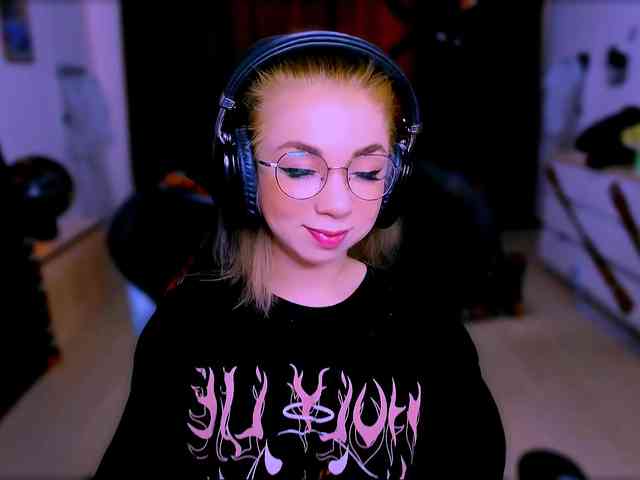 BabyNicole webcam