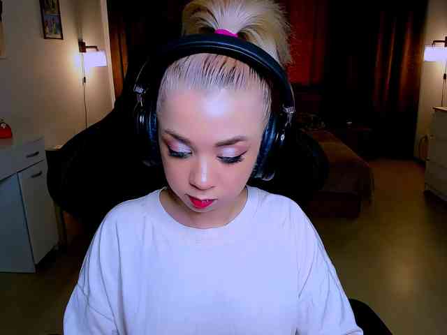 BabyNicole webcam