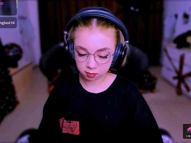 BabyNicole webcam