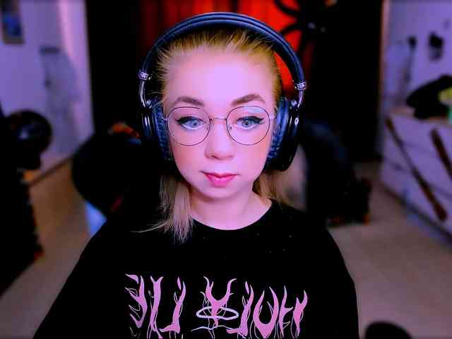 BabyNicole webcam