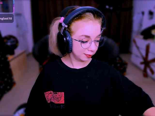 BabyNicole webcam