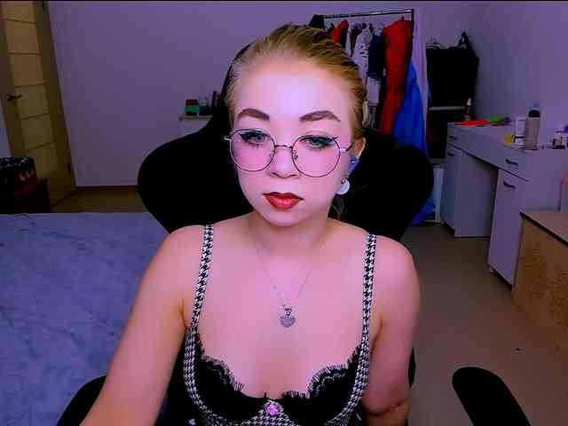 BabyNicole webcam