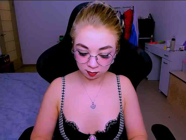 BabyNicole webcam