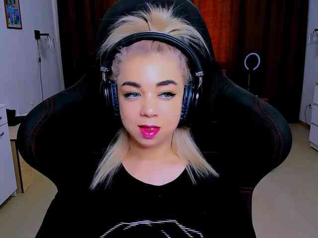 BabyNicole webcam