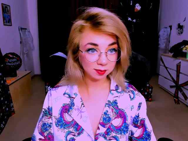 BabyNicole webcam