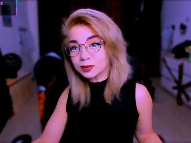 BabyNicole webcam