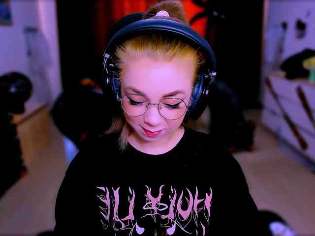 BabyNicole webcam