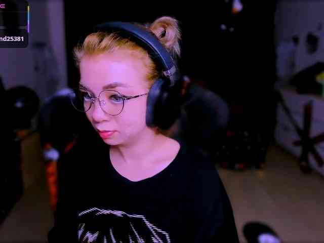 BabyNicole webcam
