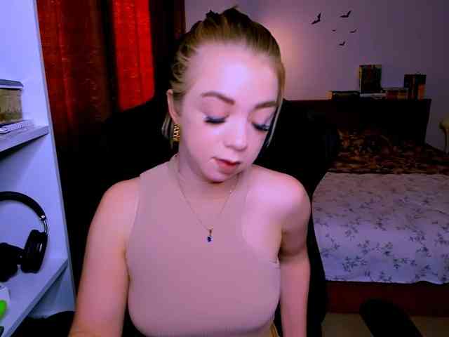 BabyNicole webcam