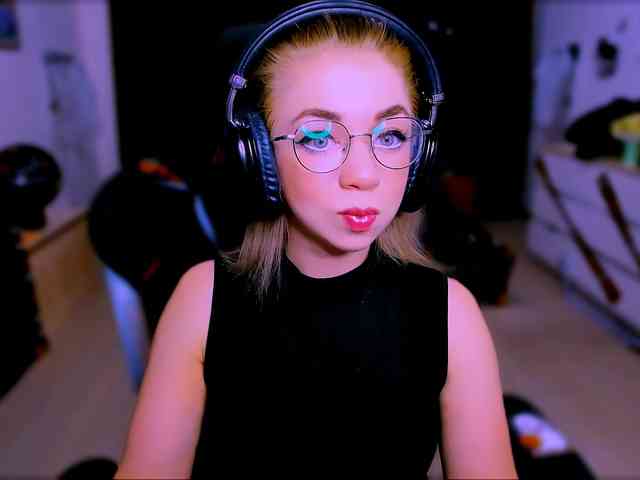 BabyNicole webcam