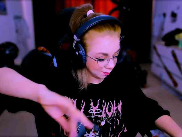 BabyNicole webcam