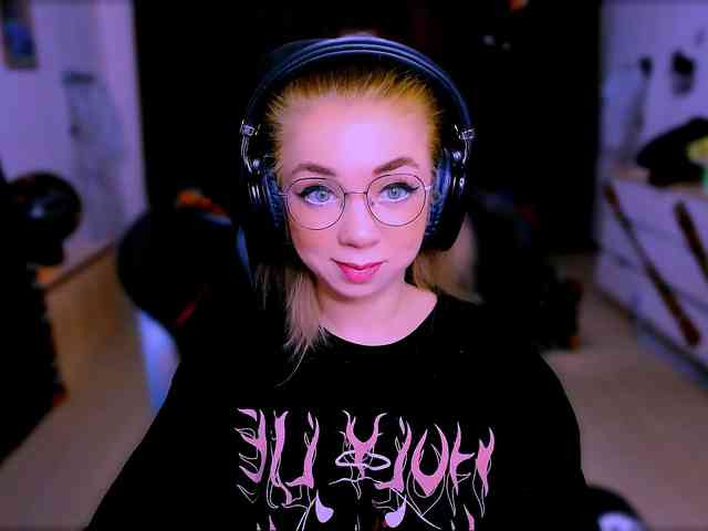 BabyNicole webcam