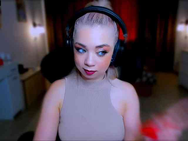 BabyNicole webcam
