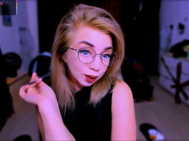 BabyNicole webcam