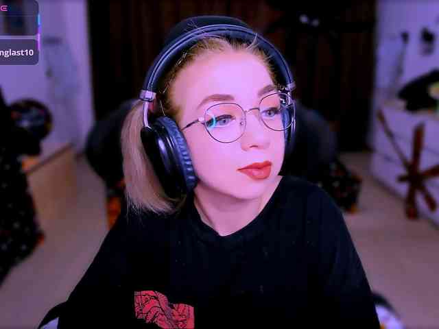 BabyNicole webcam