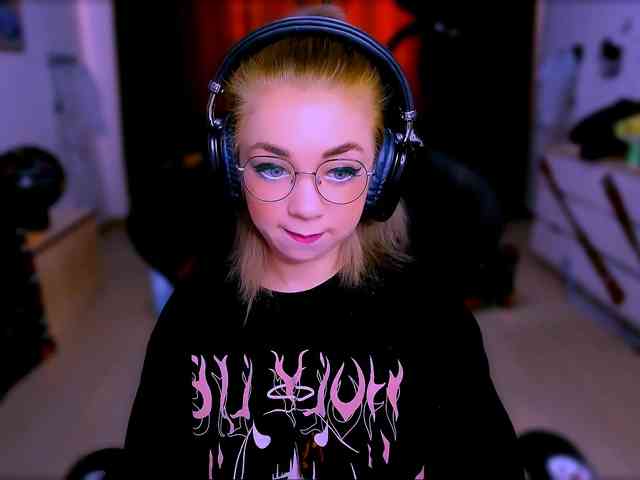 BabyNicole webcam