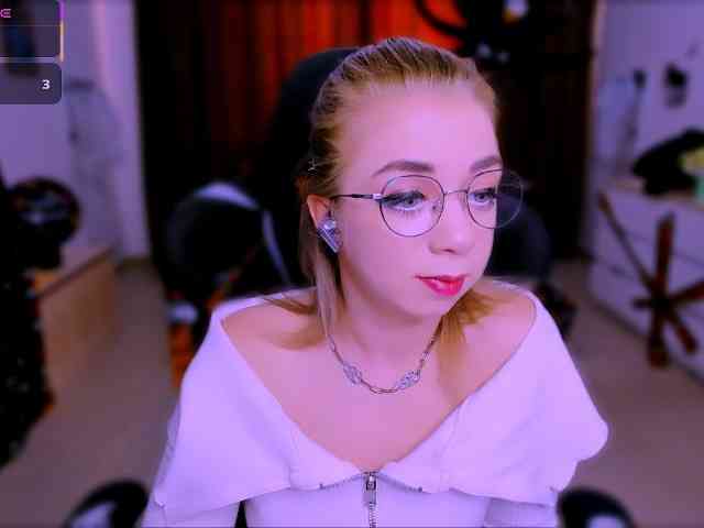 BabyNicole webcam