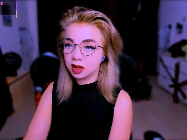 BabyNicole webcam