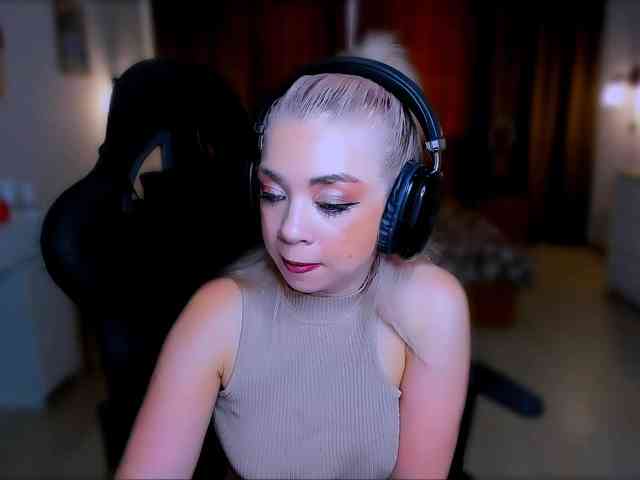 BabyNicole webcam