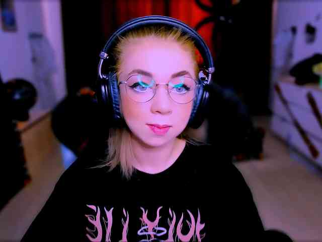 BabyNicole webcam