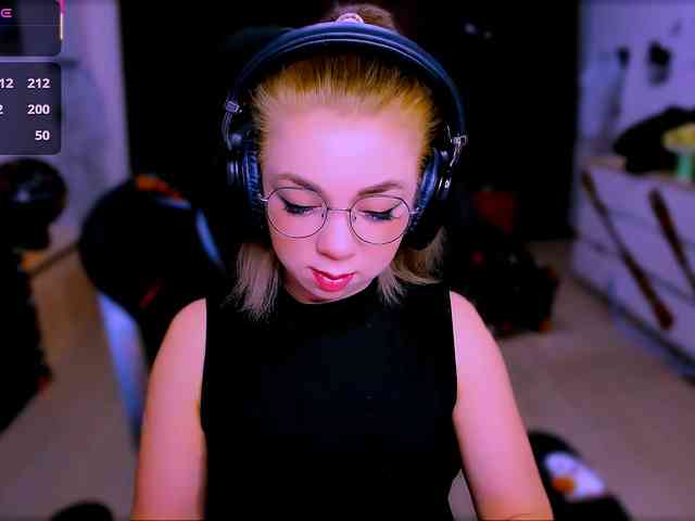 BabyNicole webcam